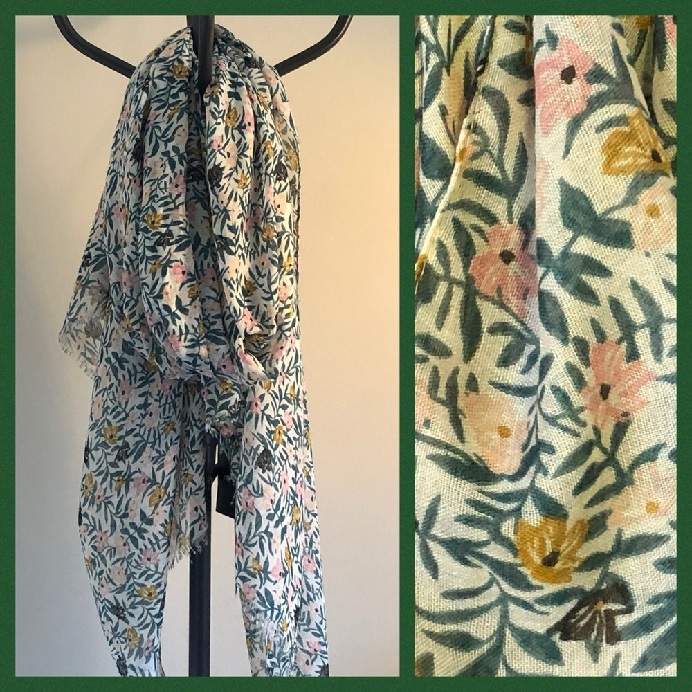 🌻 MARCUS ADLER floral scarf